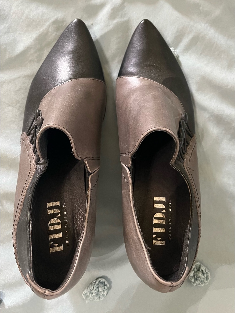 Fidji Women's Two-Tone Pointed Heeled Boots - size 9